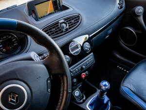 Image 19/40 of Renault Clio Gordini R.S. (2012)