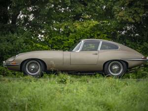 Image 6/9 of Jaguar E-Type (1967)