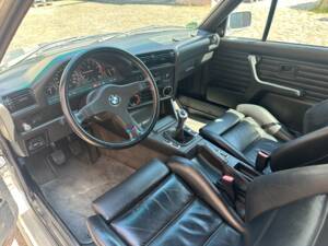 Image 13/29 of BMW 318i (1991)