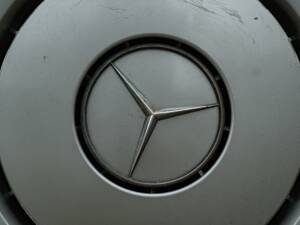 Bild 16/50 von Mercedes-Benz 200 D (1990)