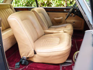 Image 17/25 of Bentley S 3 Continental (1963)