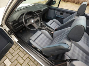 Bild 5/87 von BMW 320i (1989)