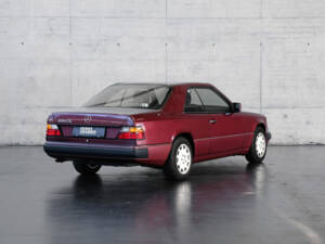 Bild 4/23 von Mercedes-Benz 300 CE (1991)