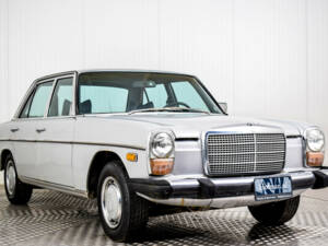 Image 13/50 of Mercedes-Benz 240 D (1976)