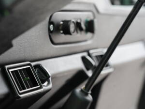 Image 18/35 de Land Rover Defender 90 (1998)