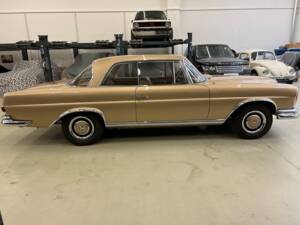 Image 4/25 of Mercedes-Benz 250 SE (1966)