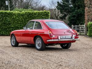 Image 24/40 of MG MGC GT (1968)