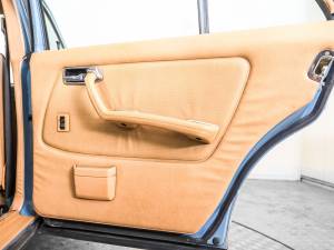 Bild 31/50 von Mercedes-Benz 300 D Turbodiesel (1982)