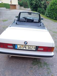 Image 44/55 of BMW 320i (1991)
