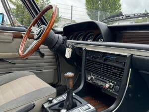 Image 42/73 of BMW 2,5 CS (1975)