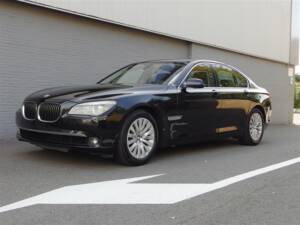 Image 2/95 of BMW 750i (2009)