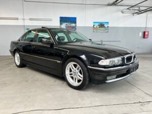 Immagine 3/48 di BMW 740i (2001)