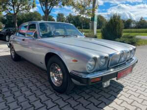 Immagine 4/19 di Jaguar XJ 12 (1982)