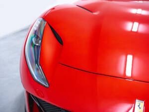 Image 4/46 of Ferrari 812 Competizione A (2022)