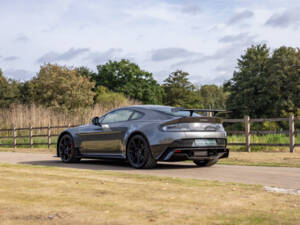 Image 27/66 de Aston Martin Vantage GT8 (2017)