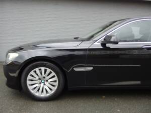 Image 31/98 of BMW 750i (2009)