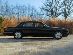 Bild 5/50 von Jaguar XJ 6 4.0 Sport (1995)