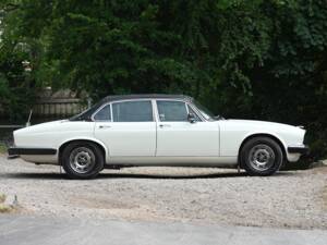 Immagine 2/20 di Jaguar XJ 6 L 4.2 (1978)