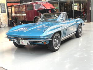 Immagine 14/41 di Chevrolet Corvette Sting Ray Convertible (1966)