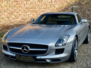 Imagen 15/50 de Mercedes-Benz SLS AMG (2011)