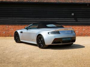 Image 36/50 of Aston Martin V12 Vantage S (2015)