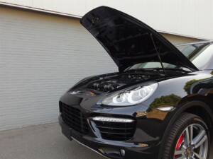 Bild 85/98 von Porsche Cayenne Turbo (2010)