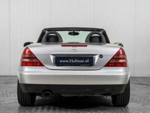 Image 13/50 of Mercedes-Benz SLK 200 (1997)