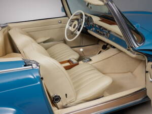 Image 26/38 of Mercedes-Benz 250 SL (1967)