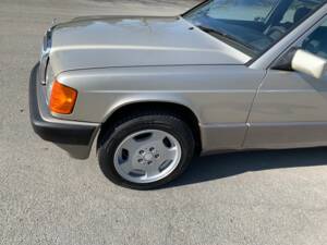 Bild 10/18 von Mercedes-Benz 190 E 1.8 (1991)