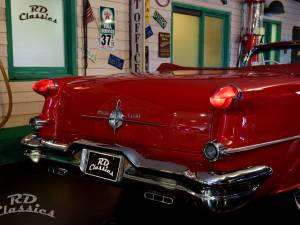 Image 14/50 of Oldsmobile 98 Starfire (1956)