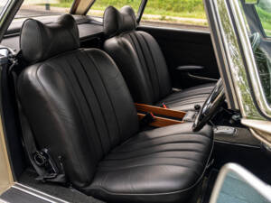 Image 17/21 of Mercedes-Benz 250 SL (1967)