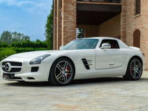 Image 1/50 of Mercedes-Benz SLS AMG (2010)