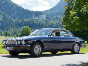 Image 2/36 of Jaguar XJ 6 4.2 (1984)