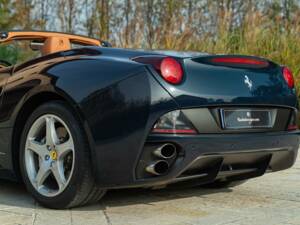 Bild 26/50 von Ferrari California (2010)