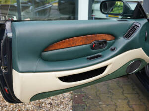 Image 31/50 de Aston Martin DB 7 Vantage (2001)