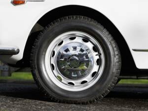 Image 41/50 of Alfa Romeo 2600 Spider (1964)