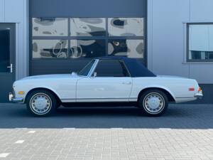 Image 25/33 of Mercedes-Benz 280 SL (1971)