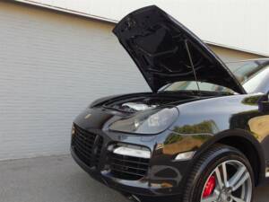Image 75/93 of Porsche Cayenne Turbo (2007)