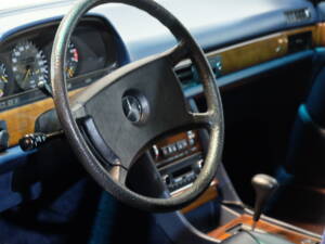 Image 21/31 of Mercedes-Benz 500 SEL (1987)