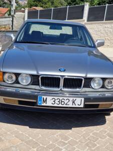 Image 11/40 of BMW 750iL (1989)