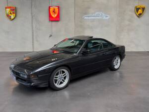 Image 2/14 de BMW 850i (1991)