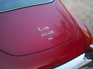 Image 9/50 of Jaguar E-Type (2+2) (1970)