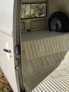 Bild 37/98 von Volkswagen T2b Kastenwagen (1979)