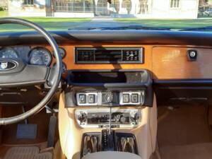 Image 9/15 de Jaguar XJ 6 4.2 (1982)