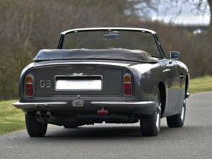 Bild 17/50 von Aston Martin DB 6 Vantage Volante (1969)