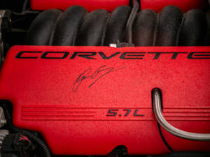 Image 24/34 of Chevrolet Corvette (2004)
