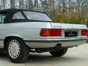 Image 17/50 of Mercedes-Benz 300 SL (1988)