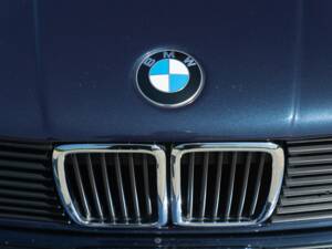 Image 19/50 of BMW 320i (1989)