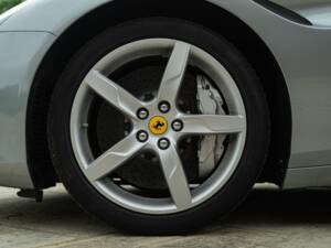 Bild 37/50 von Ferrari California T (2014)