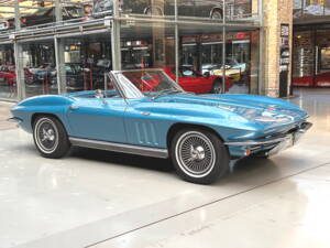 Immagine 2/41 di Chevrolet Corvette Sting Ray Convertible (1966)